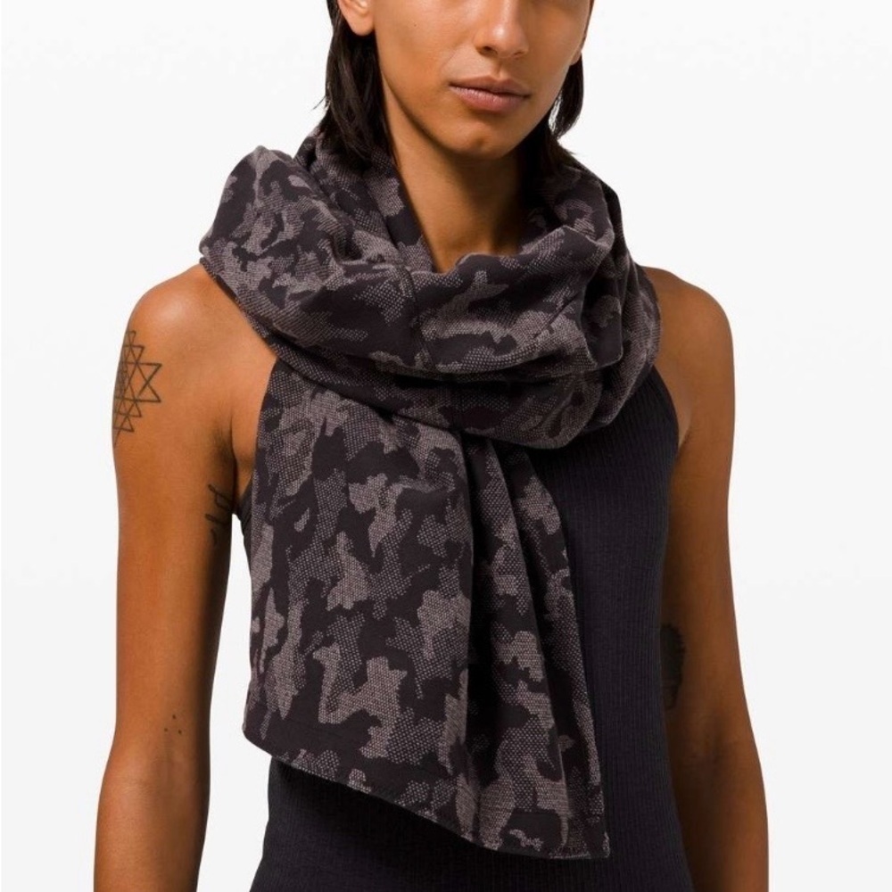 2021 Lululemon Vinyasa Scarf Rulu Heritage Camo Jacquard Black Lunar Rock
